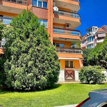 Апартамент Sea Breeze Варна